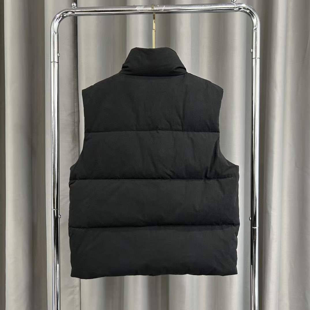 ЖИЛЕТ PRADA детальное фото