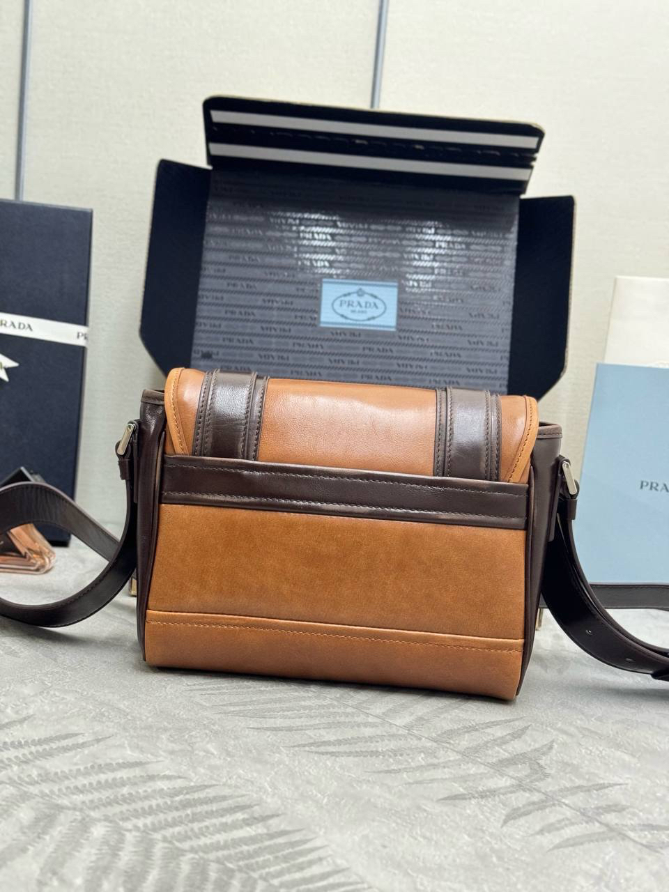 МУЖСКАЯ СУМКА МЕССЕНДЖЕР PRADA детальное фото