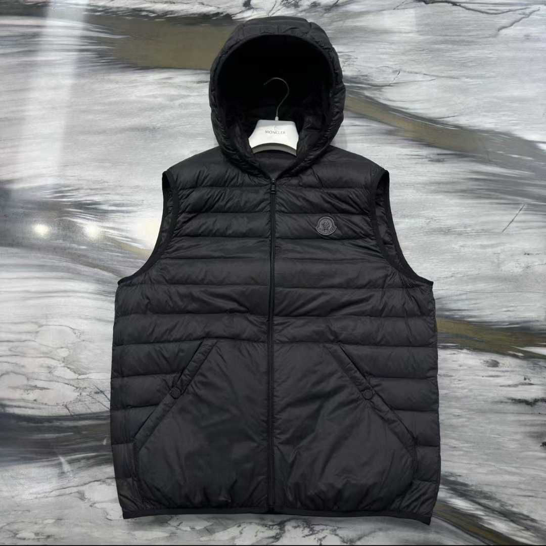 МУЖСКАЯ КУРТКА MONCLER детальное фото