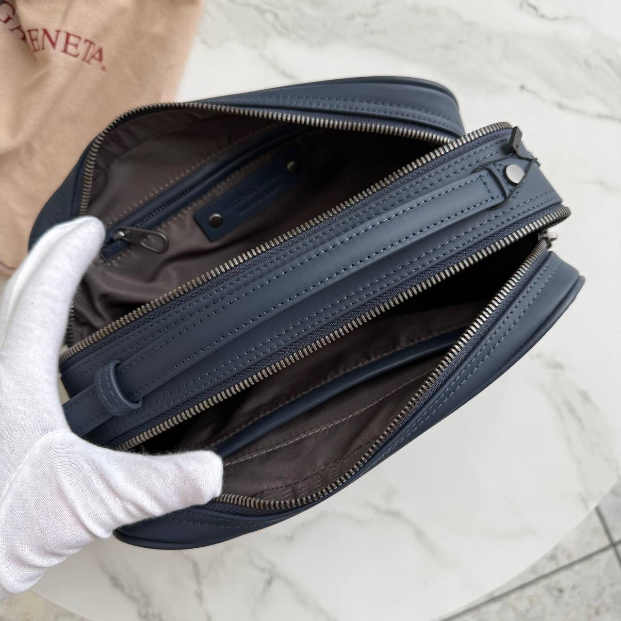 МУЖСКОЙ КЛАТЧ BOTTEGA VENETA детальное фото
