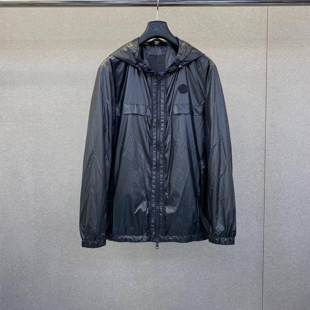 МУЖСКАЯ КУРТКА MONCLER детальное фото