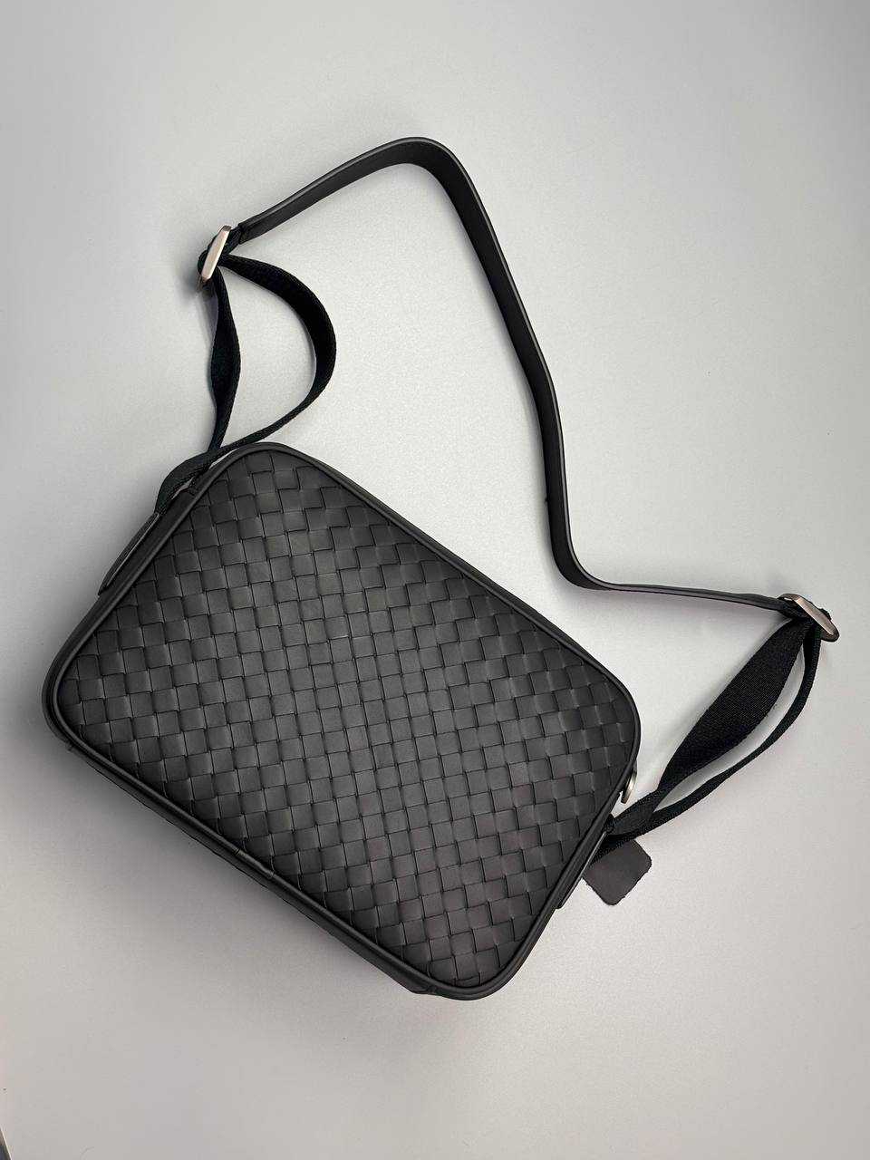 МУЖСКАЯ СУМКА МЕССЕНДЖЕР BOTTEGA VENETA детальное фото