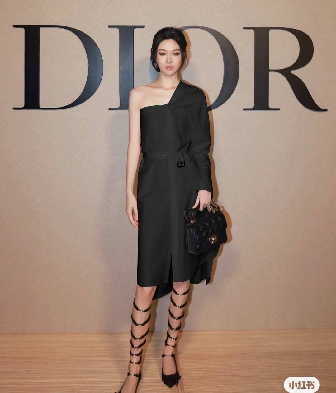 ПЛАТЬЕ CHRISTIAN DIOR детальное фото