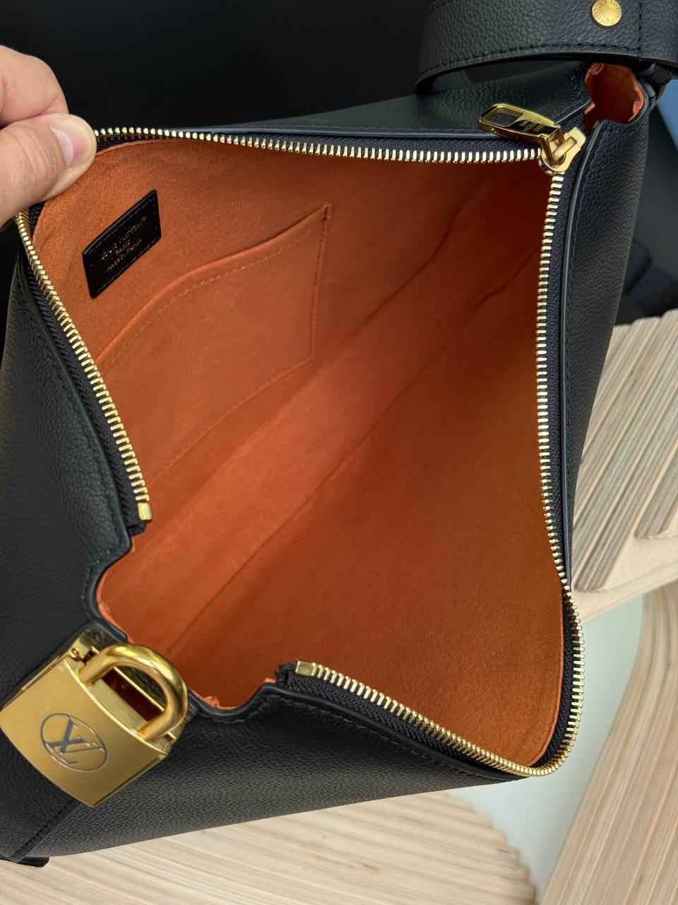 СУМКА LOUIS VUITTON детальное фото