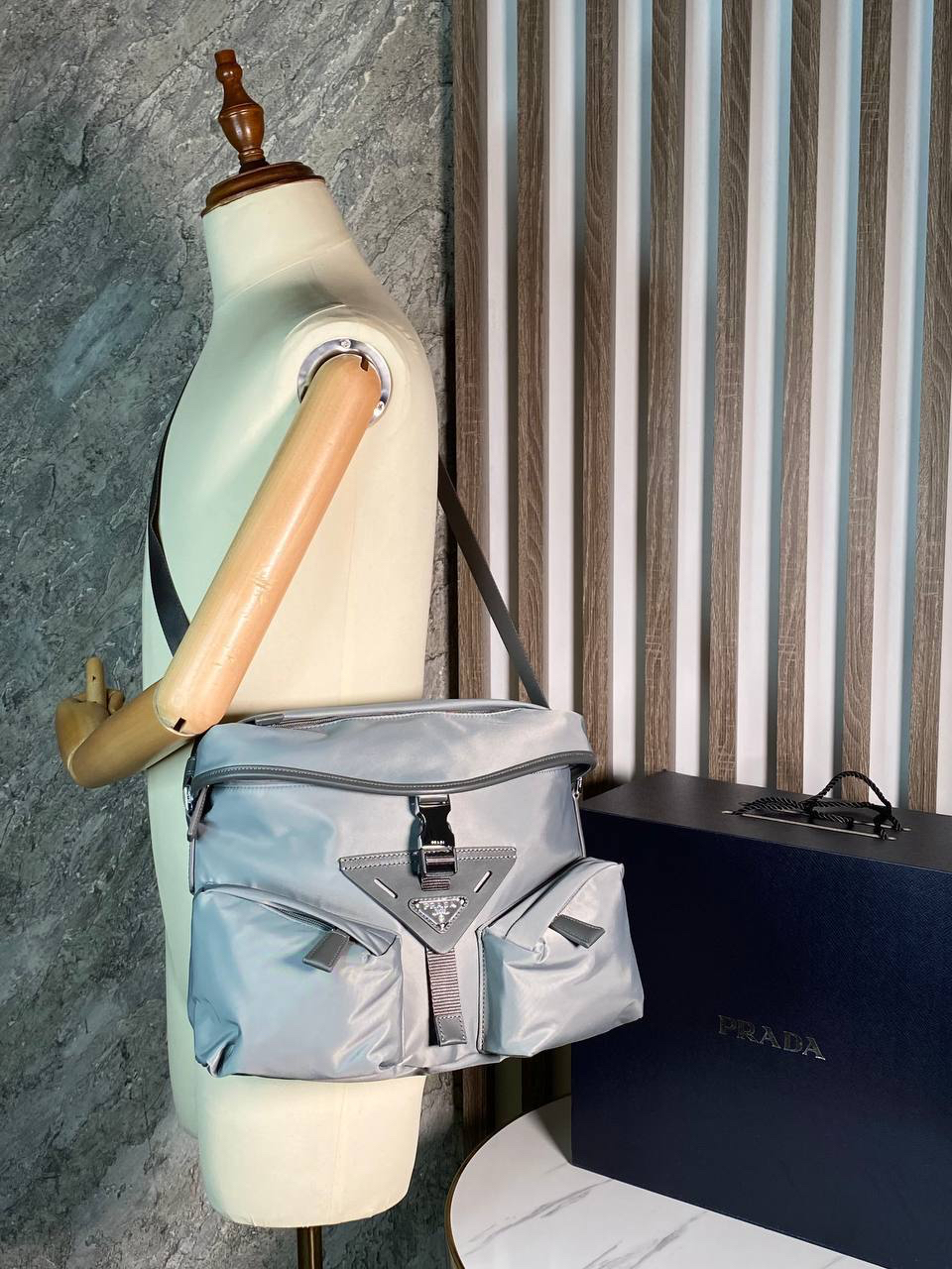 МУЖСКАЯ СУМКА МЕССЕНДЖЕР PRADA детальное фото