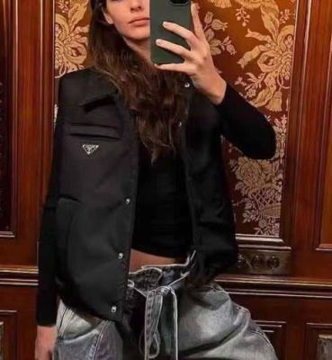 ЖИЛЕТ PRADA фото