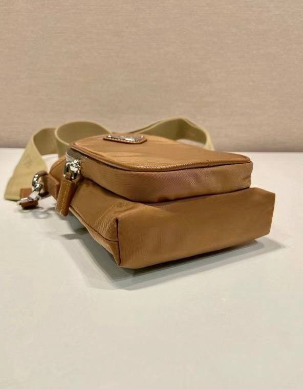 МУЖСКАЯ СУМКА МЕССЕНДЖЕР PRADA детальное фото