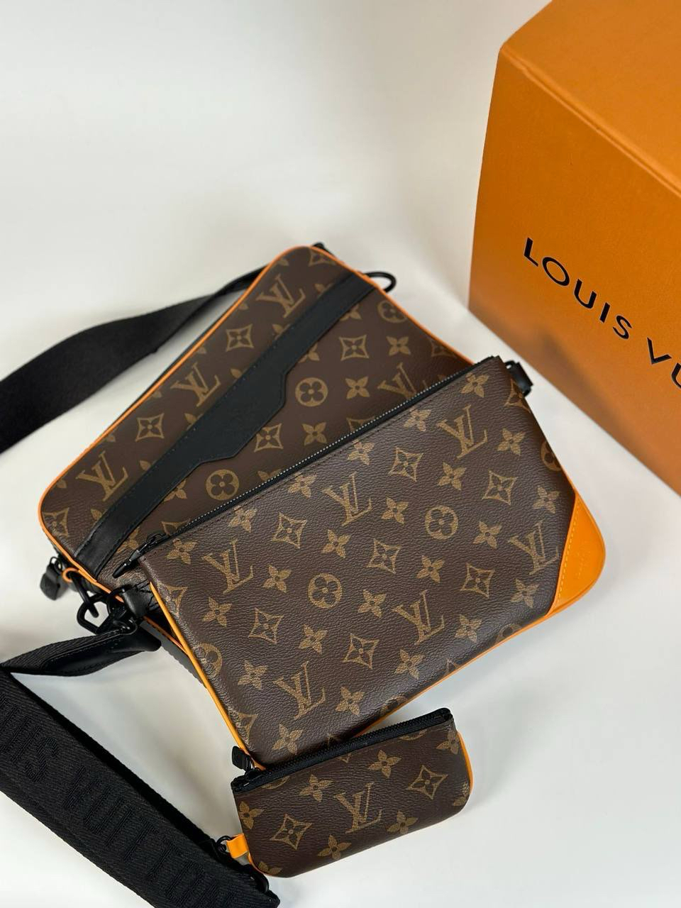 МУЖСКАЯ СУМКА МЕССЕНДЖЕР LOUIS VUITTON детальное фото