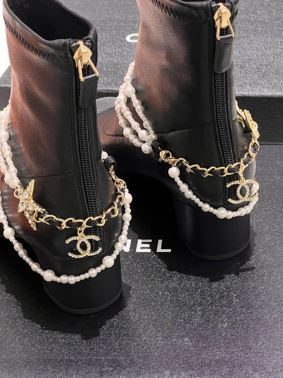 БОТИЛЬОНЫ CHANEL детальное фото