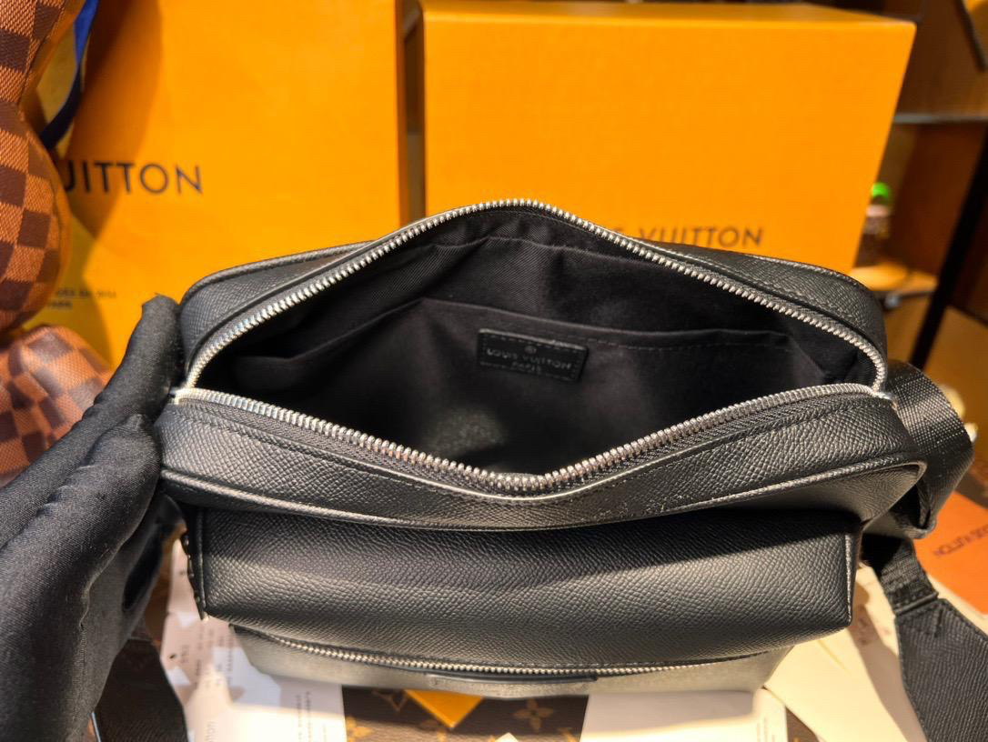МУЖСКАЯ СУМКА МЕССЕНДЖЕР LOUIS VUITTON детальное фото