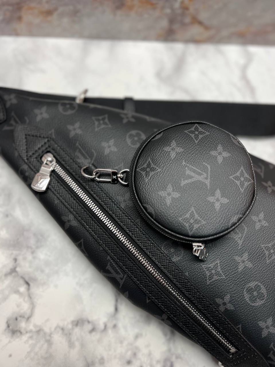 МУЖСКАЯ СУМКА СЛИНГ LOUIS VUITTON детальное фото
