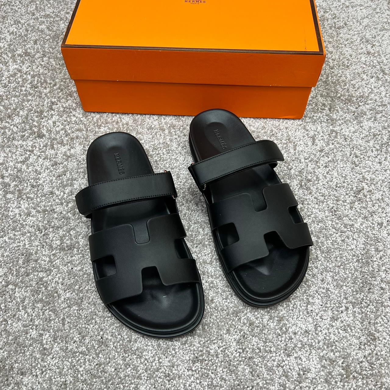 МУЖСКИЕ ШЛЕПКИ HERMES детальное фото
