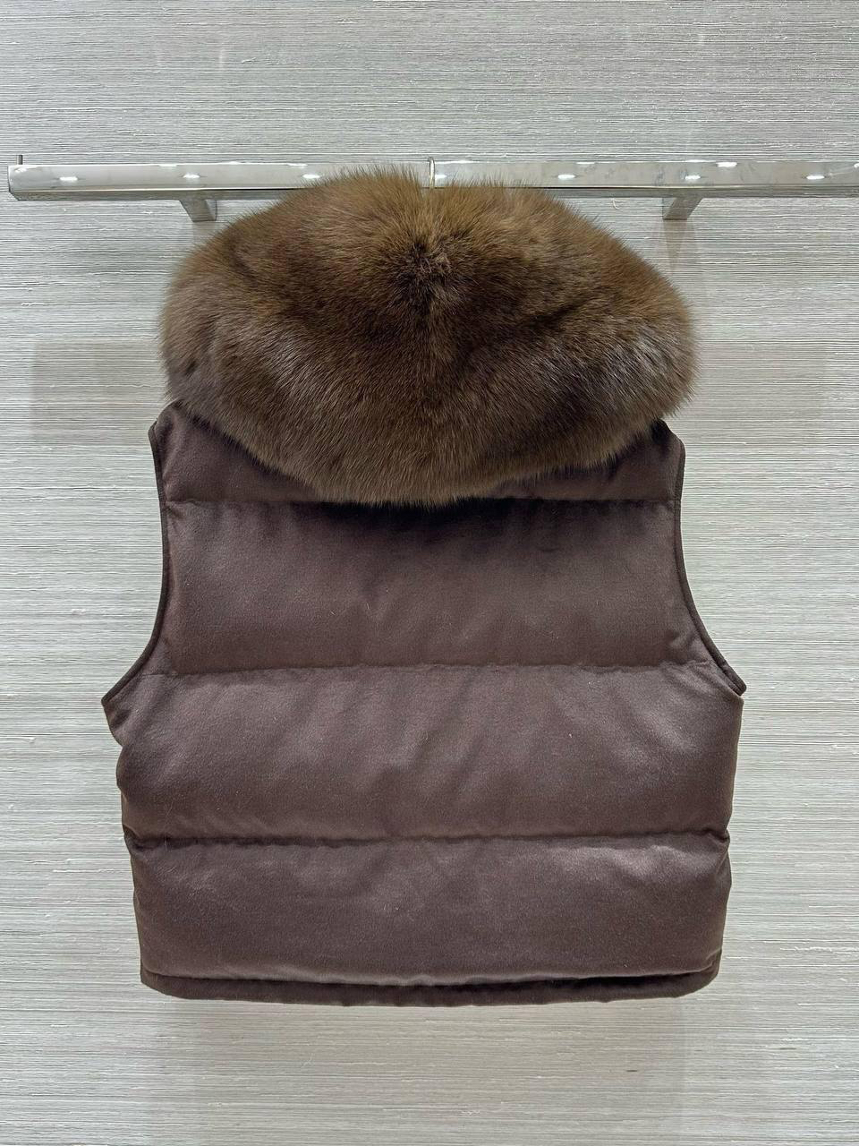 ЖИЛЕТ LORO PIANA детальное фото