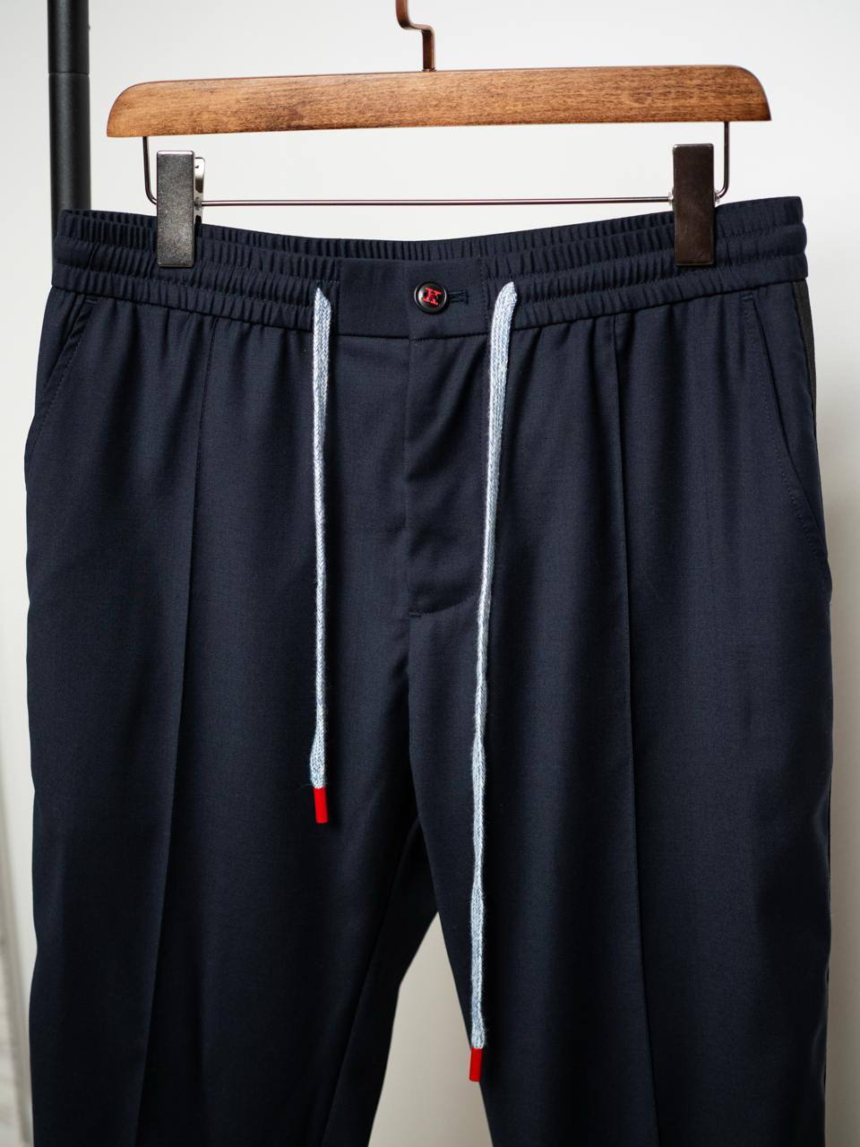 МУЖСКОЙ КОСТЮМ KITON детальное фото