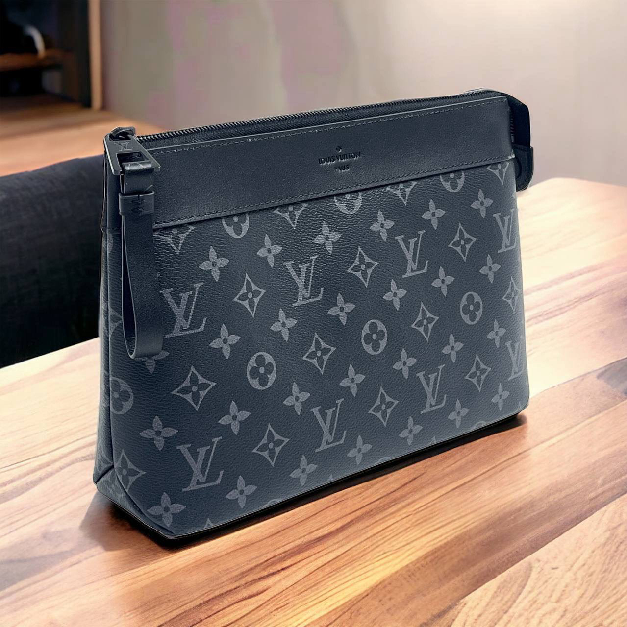 МУЖСКОЙ КЛАТЧ LOUIS VUITTON детальное фото
