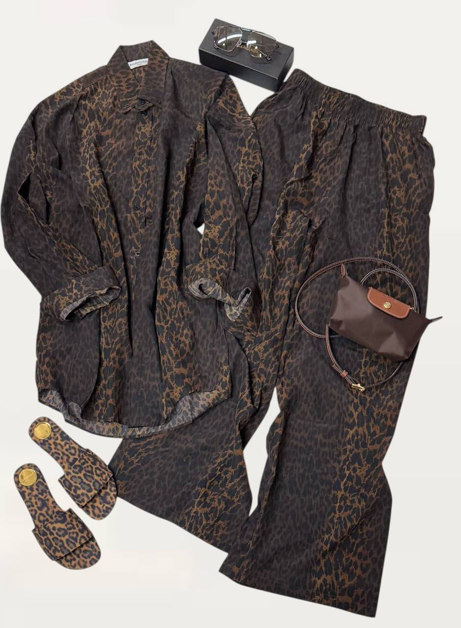 КОСТЮМ BALENCIAGA детальное фото