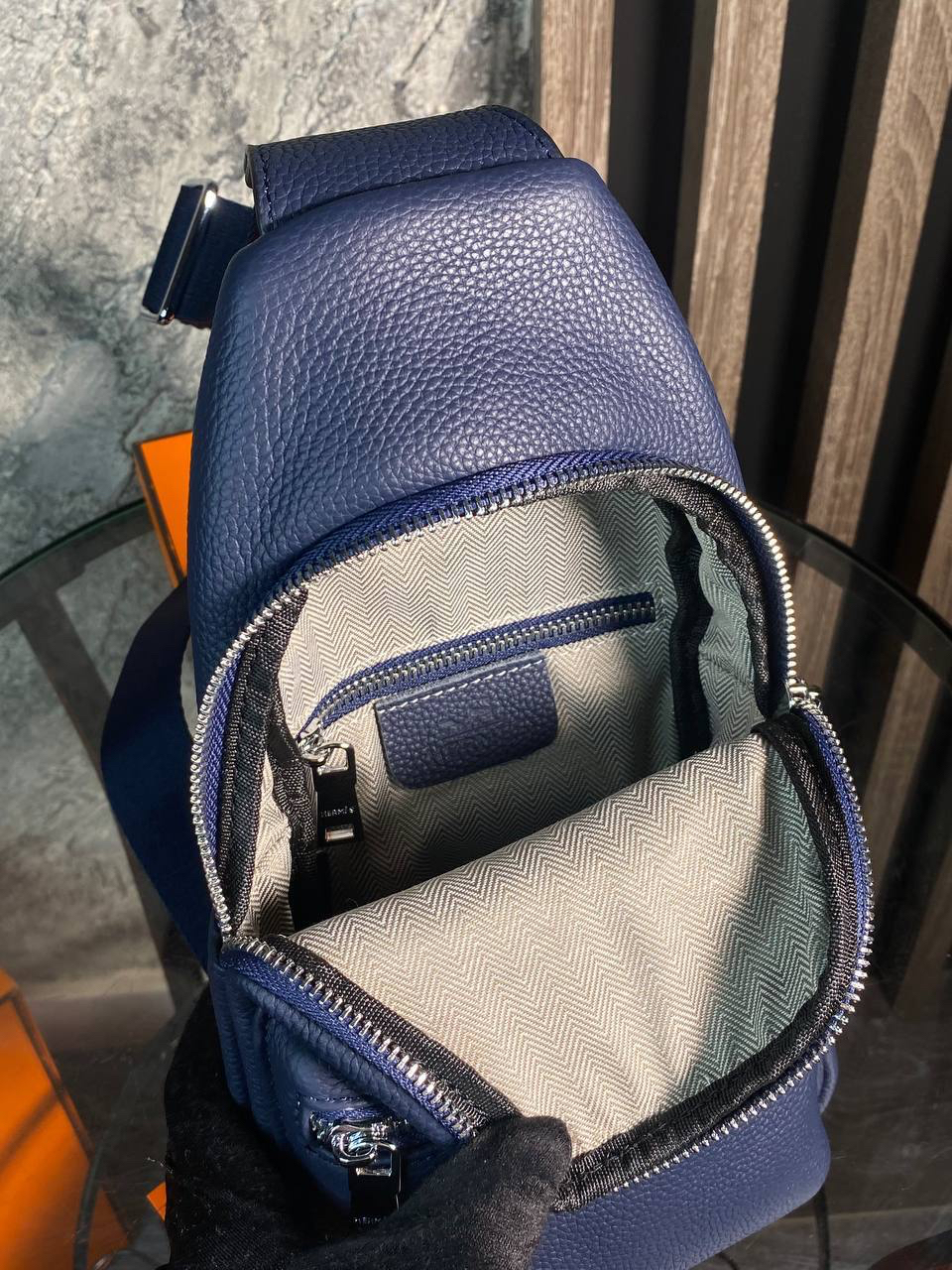 МУЖСКАЯ СУМКА СЛИНГ HERMES детальное фото