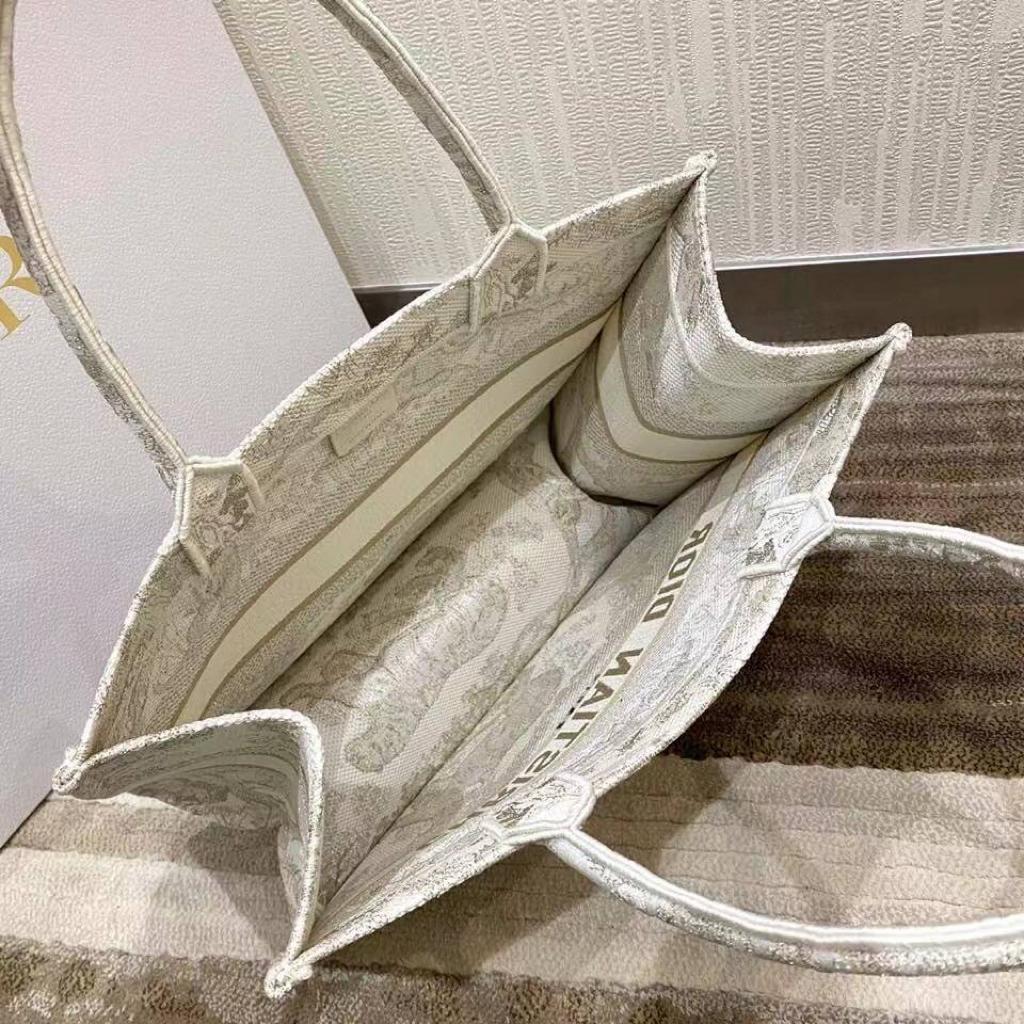 СУМКА CHRISTIAN DIOR BOOK 41 детальное фото