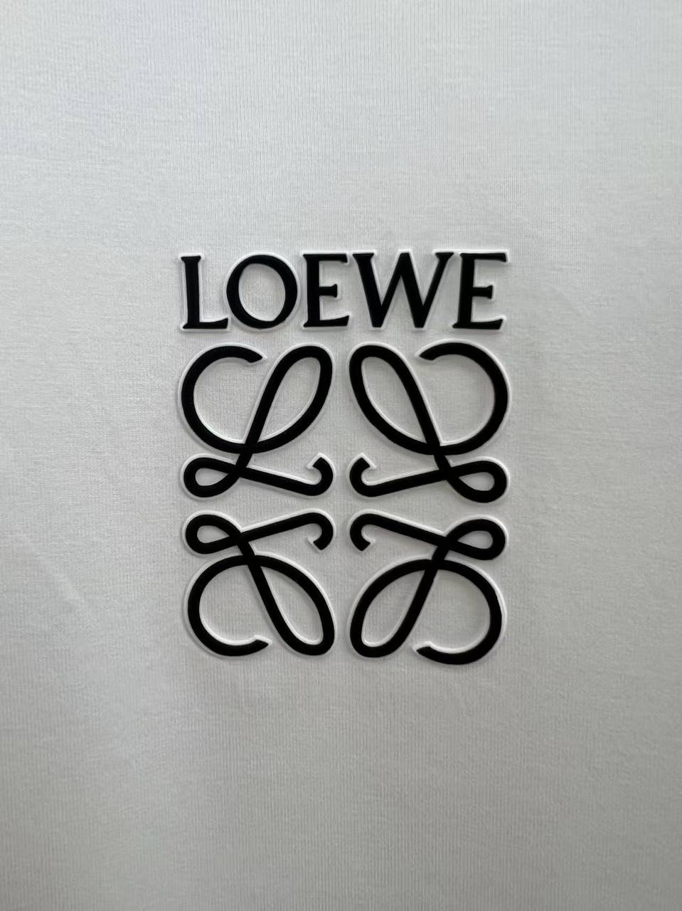 МУЖСКАЯ ФУТБОЛКА LOEWE детальное фото