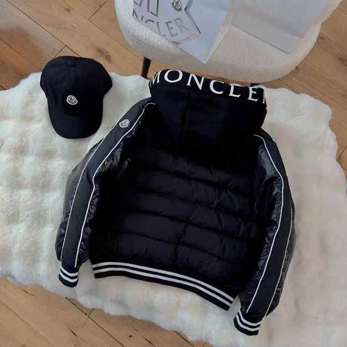ДЕТСКИЙ ПУХОВИК MONCLER детальное фото