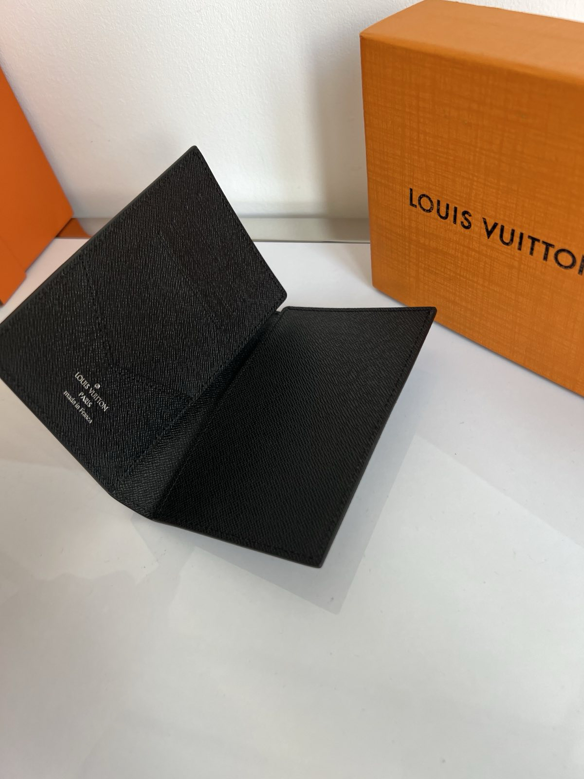 ОБЛОЖКА НА ПАСПОРТ LOUIS VUITTON детальное фото
