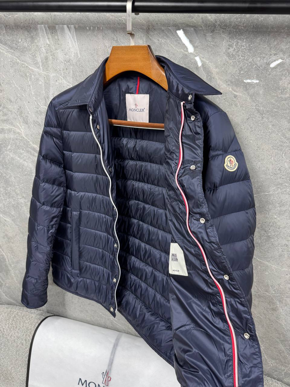МУЖСКАЯ КУРТКА MONCLER детальное фото