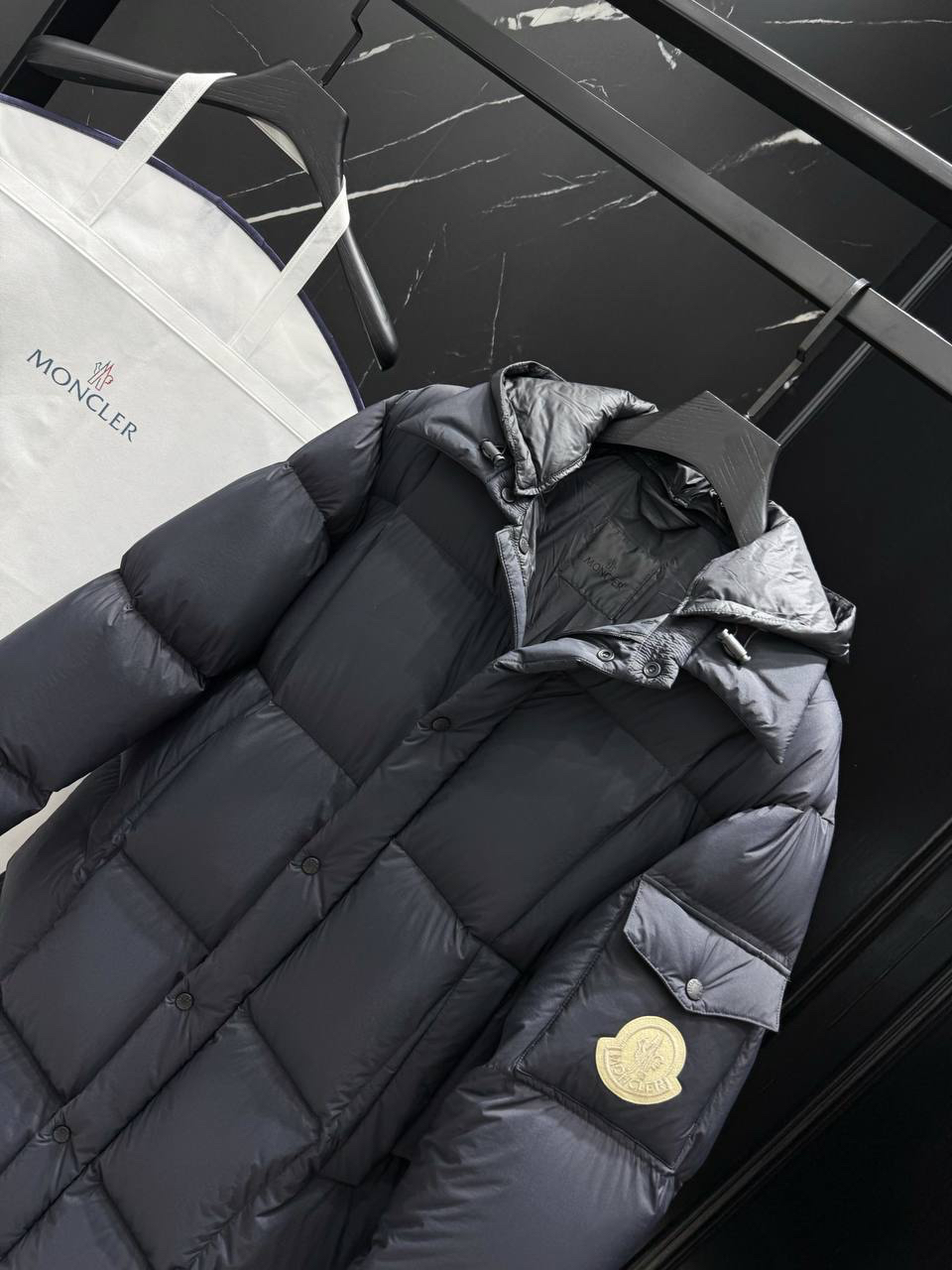 МУЖСКОЙ ПУХОВИК MONCLER детальное фото
