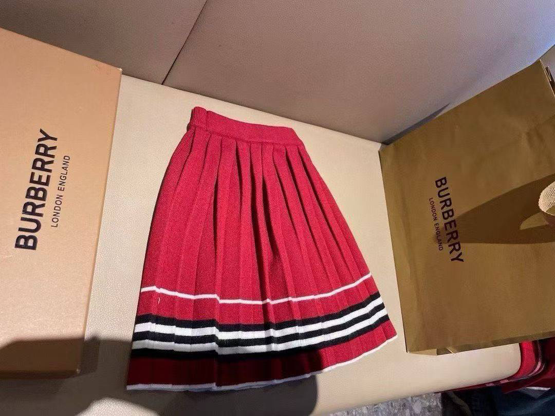 ДЕТСКИЙ КОСТЮМ BURBERRY детальное фото