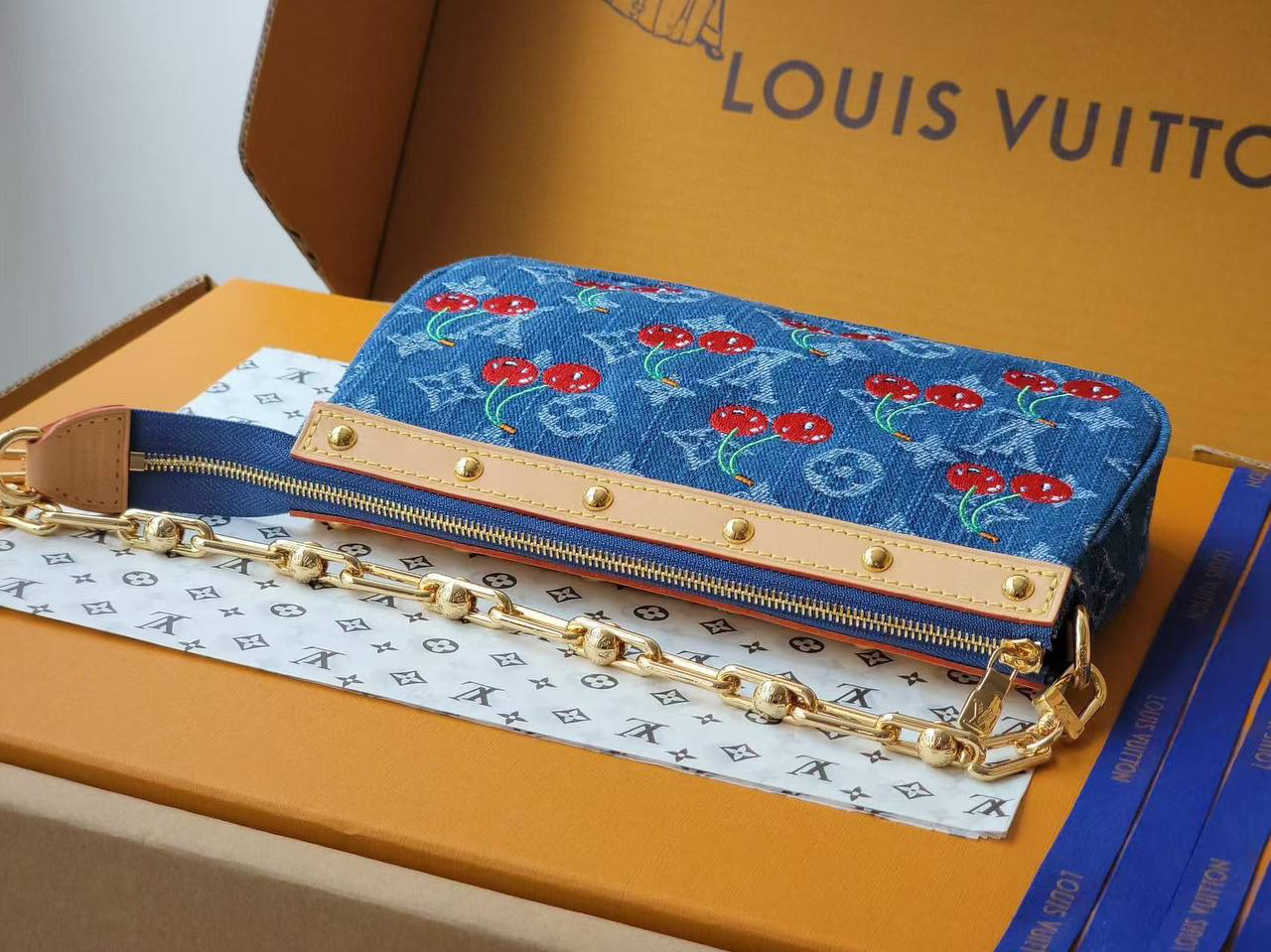 СУМКА LOUIS VUITTON детальное фото