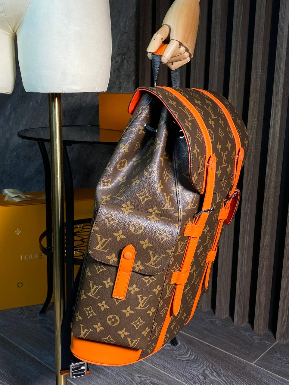 МУЖСКОЙ РЮКЗАК LOUIS VUITTON детальное фото