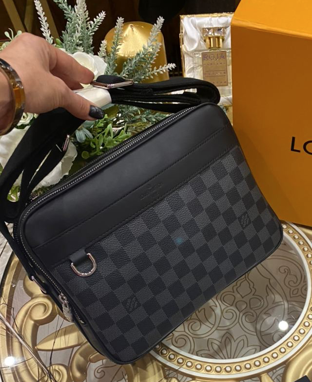 МУЖСКАЯ СУМКА МЕССЕНДЖЕР LOUIS VUITTON детальное фото