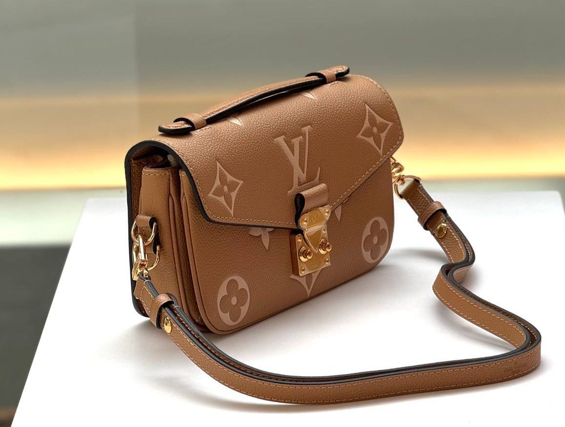 СУМКА LOUIS VUITTON POCHETTE METIS детальное фото