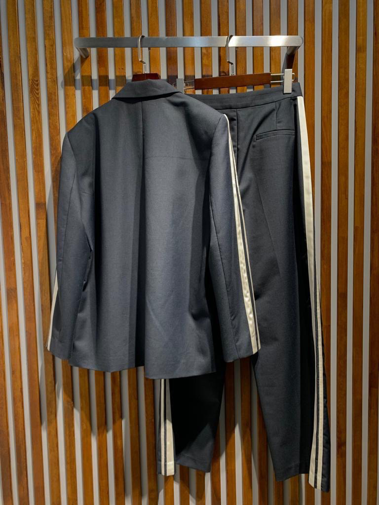 КОСТЮМ AMI детальное фото