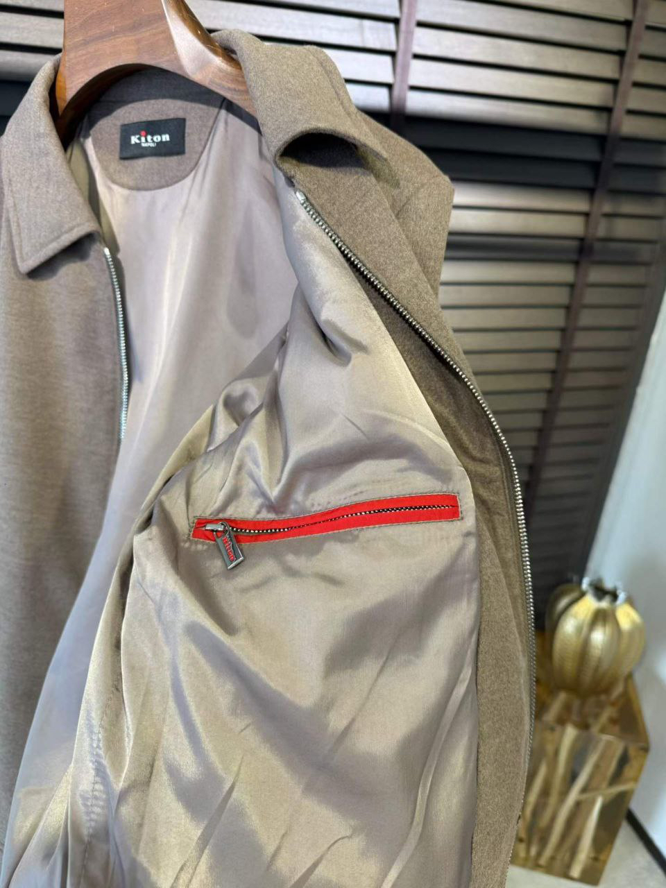 МУЖСКАЯ КУРТКА KITON детальное фото
