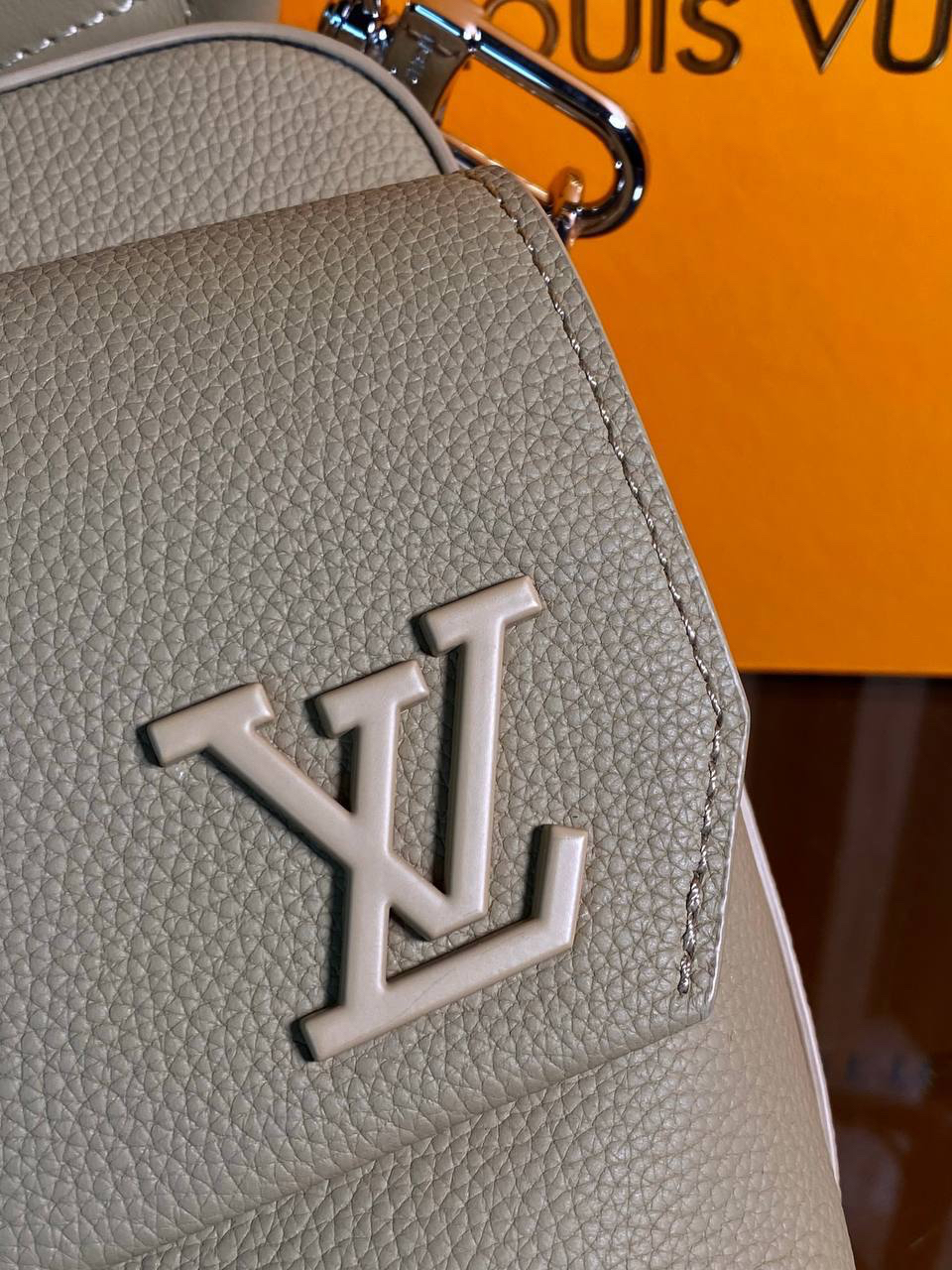 МУЖСКАЯ СУМКА МЕССЕНДЖЕР LOUIS VUITTON детальное фото