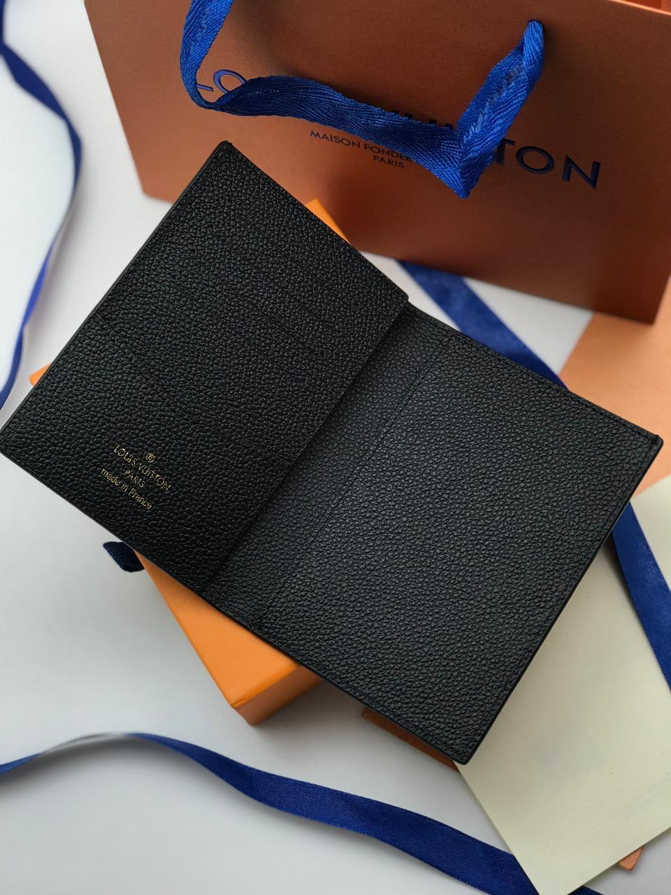 МУЖСКАЯ ОБЛОЖКА НА ПАСПОРТ LOUIS VUITTON детальное фото