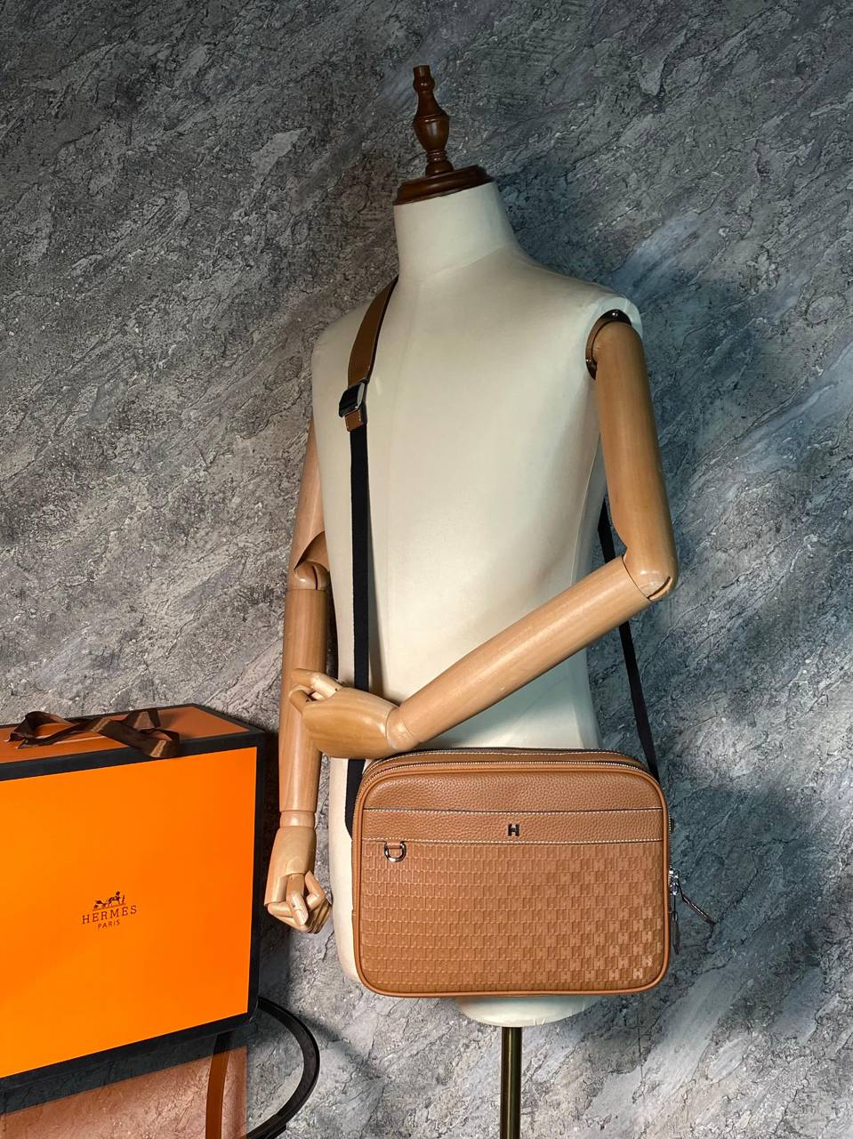 МУЖСКАЯ СУМКА МЕССЕНДЖЕР HERMES детальное фото