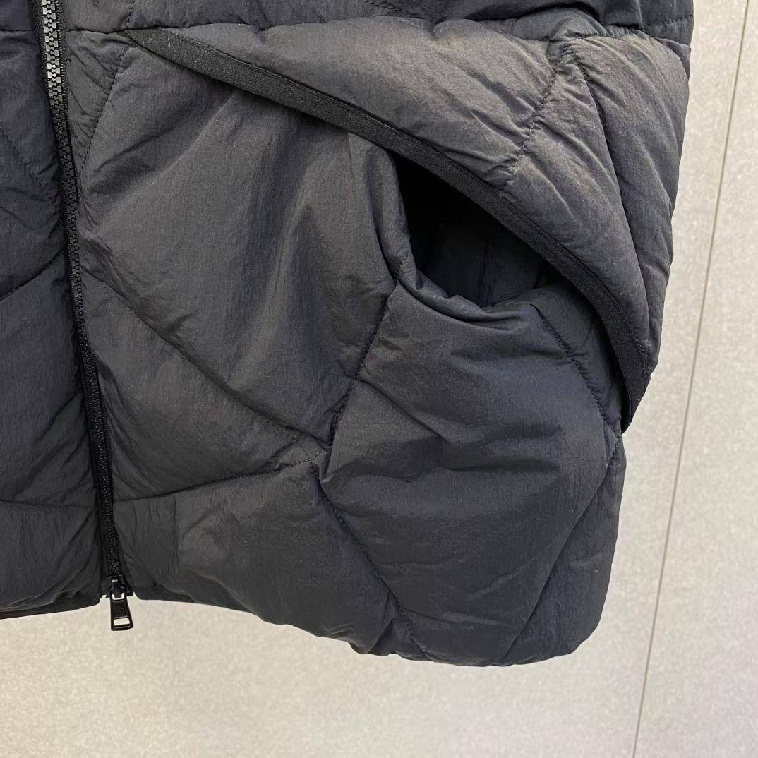 МУЖСКОЙ ЖИЛЕТ MONCLER детальное фото