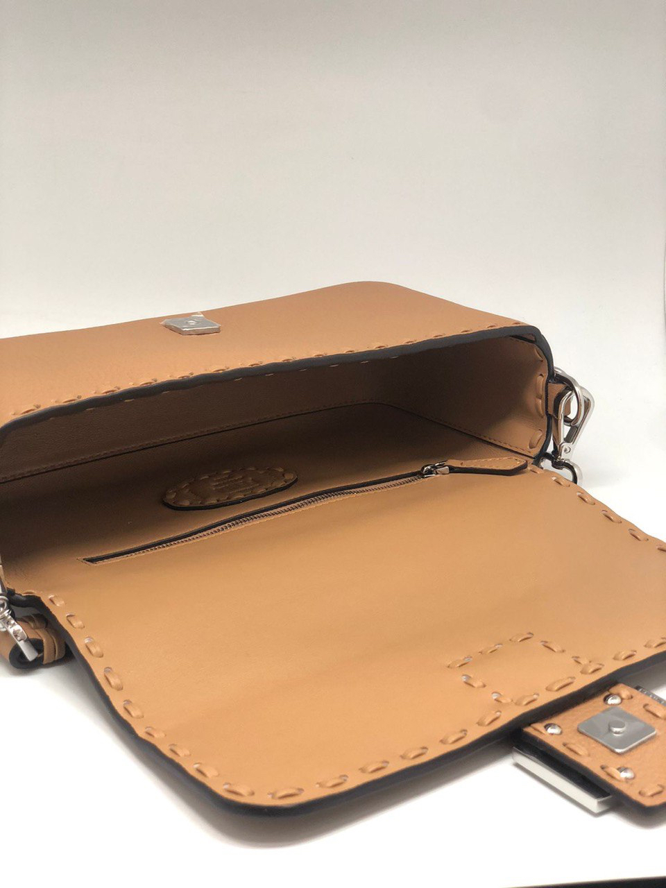 СУМКА FENDI BACUETTE детальное фото