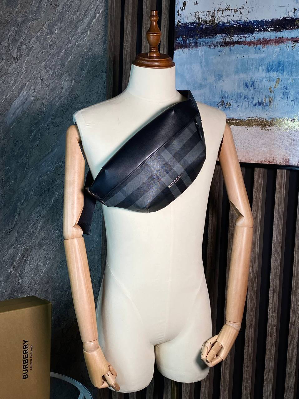 МУЖСКАЯ СУМКА СЛИНГ BURBERRY детальное фото