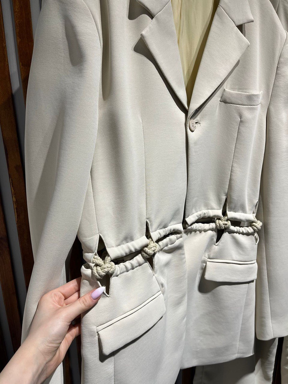 КОСТЮМ детальное фото