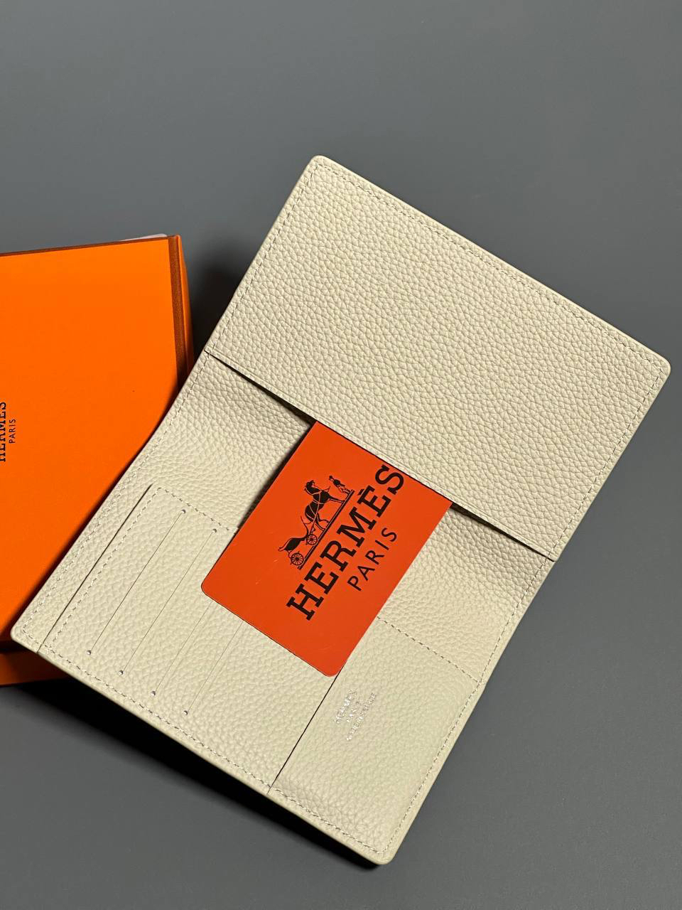 ОБЛОЖКА НА ПАСПОРТ HERMES детальное фото