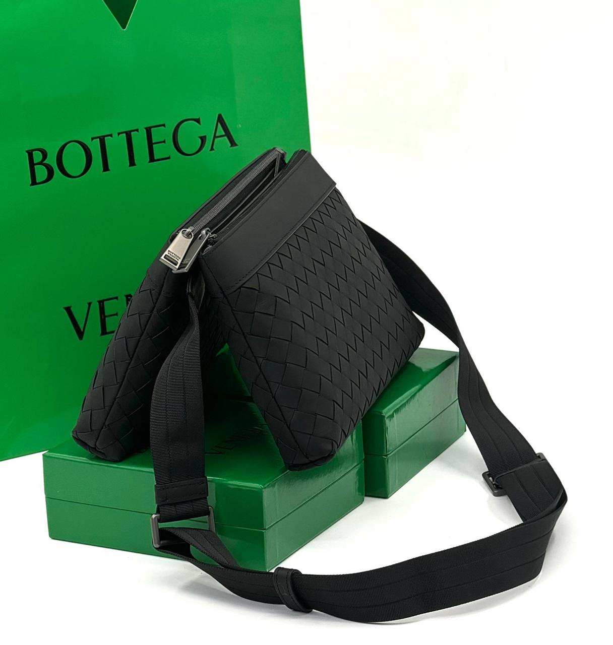 МУЖСКАЯ СУМКА МЕССЕНДЖЕР BOTTEGA VENETA детальное фото