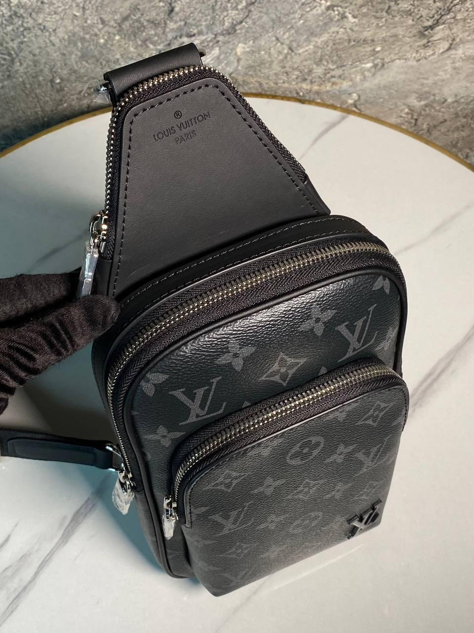 МУЖСКАЯ СУМКА СЛИНГ LOUIS VUITTON детальное фото