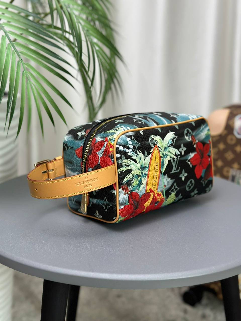 НЕСЕССЕР КОСМЕТИЧКА LOUIS VUITTON детальное фото