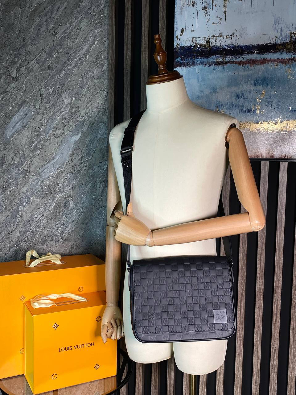 МУЖСКАЯ СУМКА МЕССЕНДЖЕР LOUIS VUITTON детальное фото