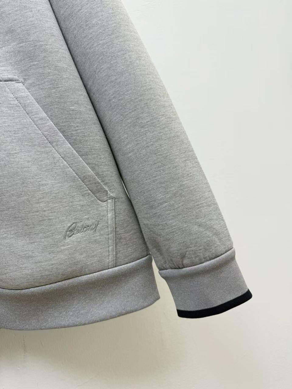 МУЖСКОЙ КОСТЮМ BRIONI детальное фото
