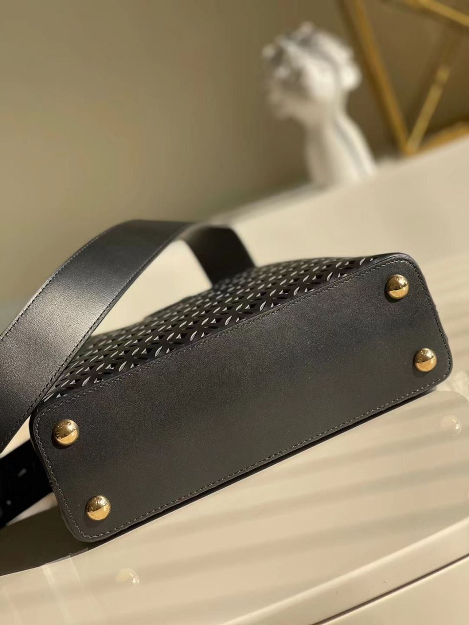 СУМКА LOUIS VUITTON CAPUCINES детальное фото