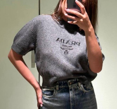 СВИТЕР PRADA фото