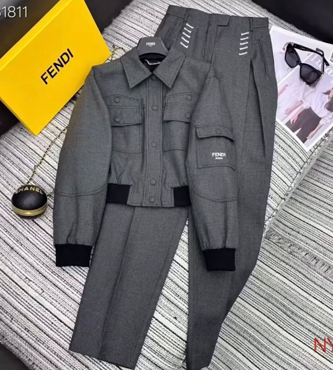 КОСТЮМ FENDI детальное фото